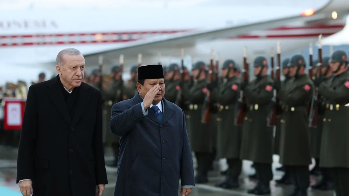 Endonezya Cumhurbaşkanı Subianto Ankara'da! Başkan Erdoğan havalimanında karşıladı Endonezya Cumhurbaşkanı Subianto Ankara'da! Başkan Erdoğan havalimanında karşıladı