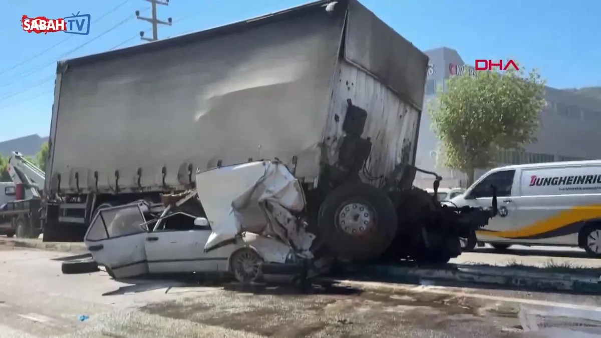 Kamyonun freni boşaldı: 2 araca çarptı, 3 yaralı! | Video videosunu izle Kamyonun freni boşaldı: 2 araca çarptı, 3 yaralı! | Video videosunu izle