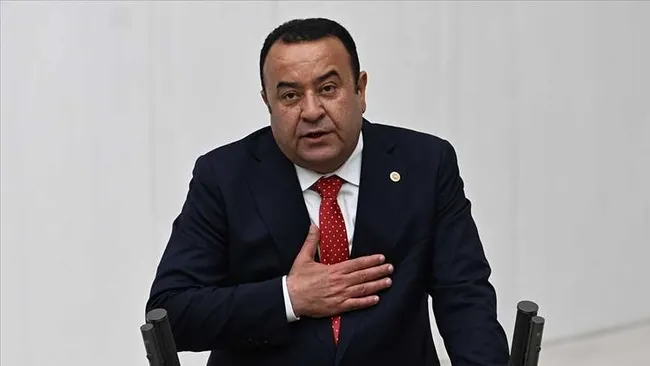son-dakika-uyusturucu-operasyonunda-chpli-adnan-bekerin-oglu-oguzhan-beker-de-listede-babasinin-evine-sigindi-1781165790267.jpg SON DAKİKA… Uyuşturucu operasyonunda CHP’li Adnan Beker’in oğlu Oğuzhan Beker de listede: Babasının evine sığındı