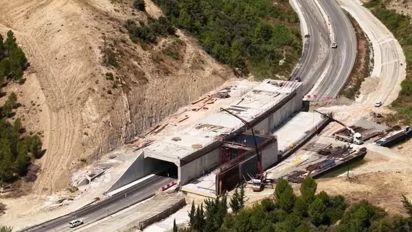 otoyol-projesiyle-antalya-alanya-arasi-25-saatten-36-dakikaya-iniyor-1786958345409.jpeg