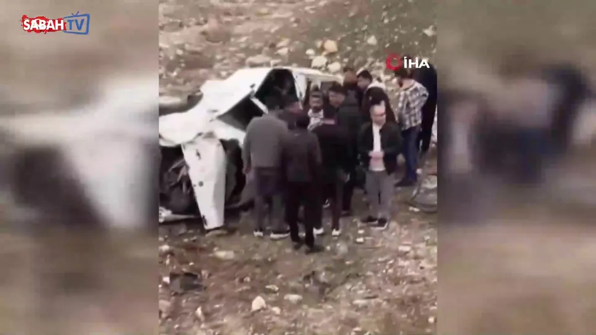 Siirt’te devrilen otomobil hurdaya döndü: 3 ağır yaralı videosunu izle Siirt’te devrilen otomobil hurdaya döndü: 3 ağır yaralı videosunu izle