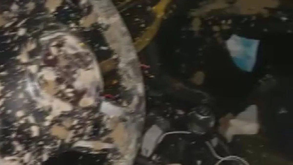 Havalimanından taksiye binen yolcular şoförü darp edip kaçtı! Havalimanından taksiye binen yolcular şoförü darp edip kaçtı!