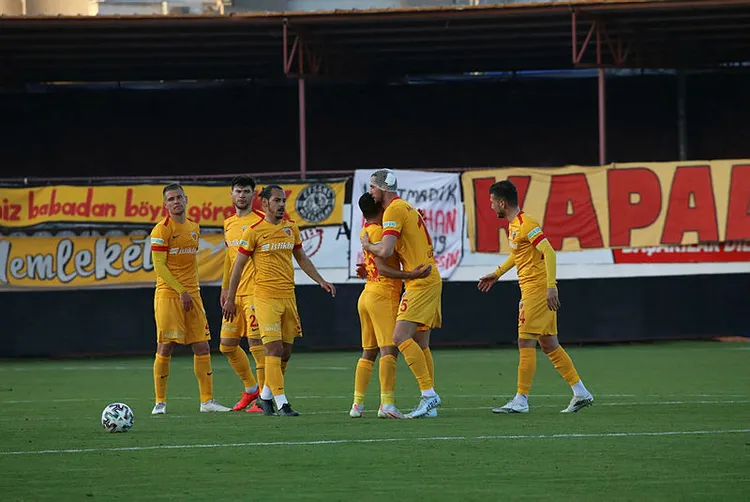 kayserisporun-cikisi-devam-ediyor-kayserispor-bu-sezon-bir-macta-ilk-kez-3-gol-atti-1615283938878.jpg