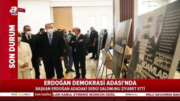Cumhurbaşkanı Erdoğan eski Başbakan Tansu Çiller ile Demokrasi Adası'nda sergiyi gezdi | Video