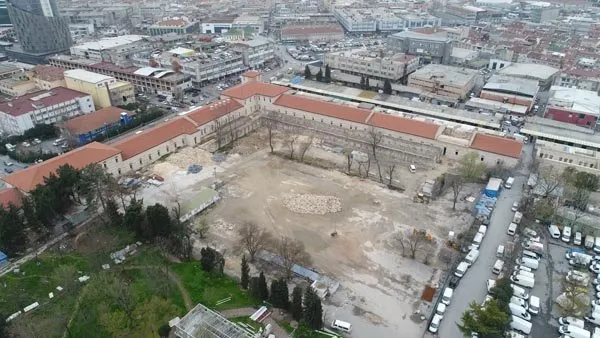Türkiye’nin en büyük kütüphanesi olacak! Rami Kışlası havadan görüntülendi…