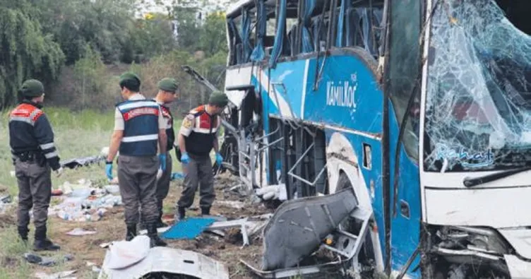 Şoför uyudu: 8 ölü, 34 yaralı