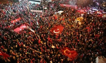 Halk dün gece de meydanlardaydı
