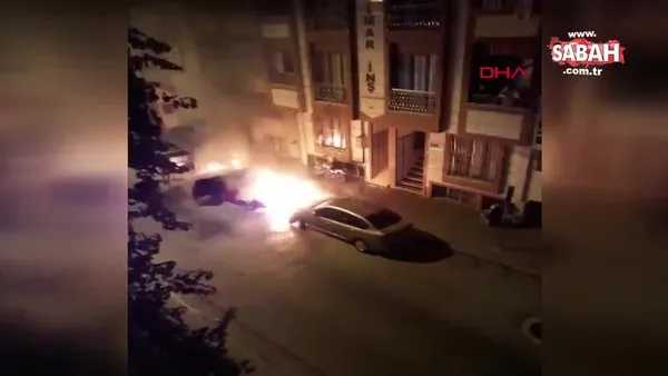 İstanbul Küçükçekmece'de park halindeki iki otomobil ateşe verildi | Video