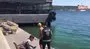 Sarıyer’de denize girdiler, polisi görünce giyinemeden kaçtılar | Video