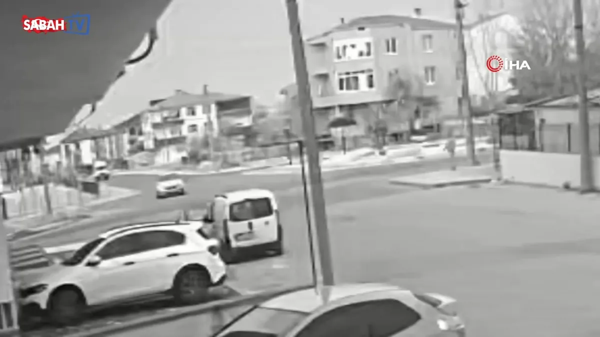 Çorlu’da korkunç kaza: Otomobille çarpıştı, motosikletten fırladı! Yürekleri ağza getiren kaza kamerada | Video videosunu izle Çorlu’da korkunç kaza: Otomobille çarpıştı, motosikletten fırladı! Yürekleri ağza getiren kaza kamerada | Video videosunu izle