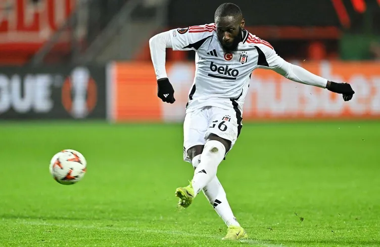 Son dakika haberi: Beşiktaş - Göztepe maçında tartışılan karar! İşte Kartal’ın 10 kişi kaldığı pozisyon