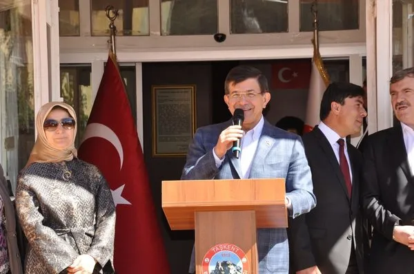 Başbakan Davutoğlu baba ocağında