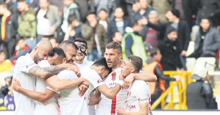 Podolski’den hediye