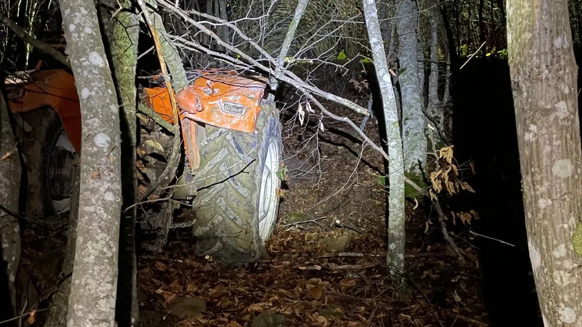 Amasya’da kahreden olay! Uçuruma uçan traktörün sürücüsü öldü, eşi yaralandı Amasya’da kahreden olay! Uçuruma uçan traktörün sürücüsü öldü, eşi yaralandı