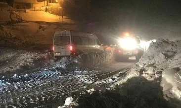 Son dakika: Trabzon-Gümüşhane karayolu Zigana Dağı mevkiinde yola çığ düştü