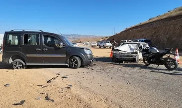 Kırıkkale’de feci kaza: 3 araç birbirine girdi! 5 yaralı