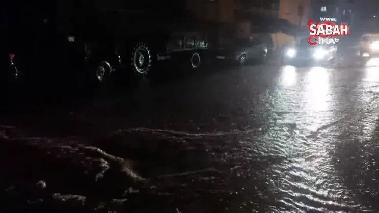 Tekirdağ'da aniden bastıran şiddetli yağış sokakları dereye çevirdi