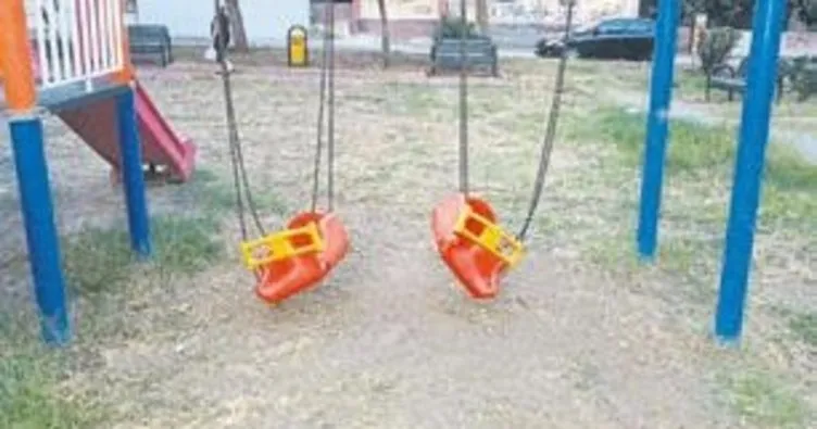 Melih Abi: Parkın içi çöplük olmuş oyuncaklar kırık dökük