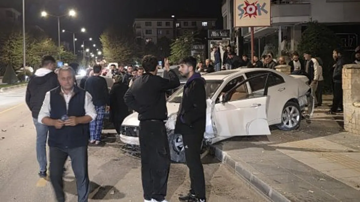 Çorum'da 2 otomobilin çarpıştığı kazada 4 kişi yaralandı