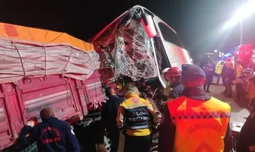 Yolcu otobüsü ile kamyon çarpıştı: 2 kişi öldü, 20 kişi yaralandı #istanbul Yolcu otobüsü ile kamyon çarpıştı: 2 kişi öldü, 20 kişi yaralandı #istanbul