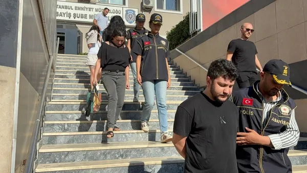 yer-istanbul-fuhus-cetesinden-masor-tuzagi-internette-ilan-verip-kandirdilar-korsan-taksiyi-servis-gibi-kullan-1787910306409.jpg