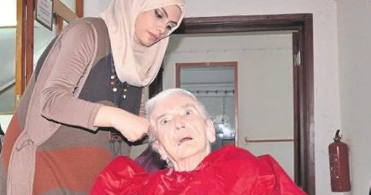 Gönüllü kuaförlerden yaşlılara saç bakımı