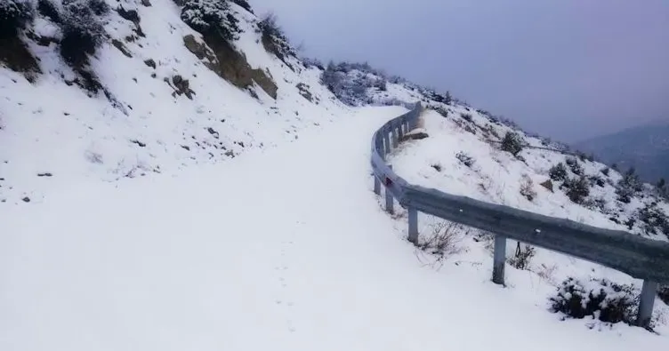 Batman’da kar yağışı 24 köy ve 5 mezranın yolunu kapattı