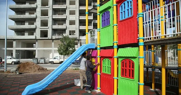 Erdemli Belediyesi’nden çocuklar için kule park