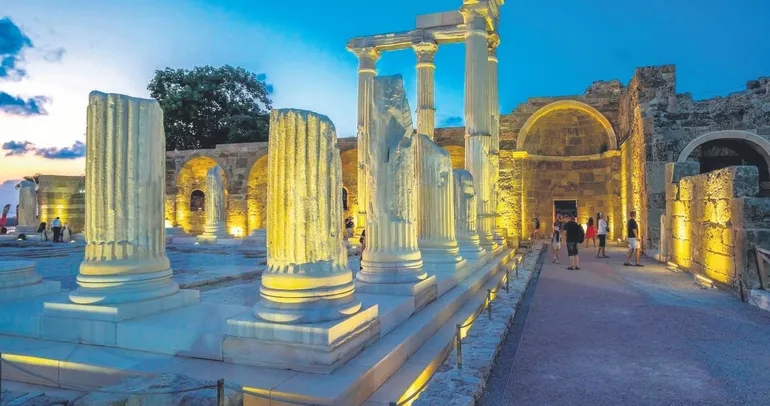 Gece mesaisindeki müzeler ilgi odağı