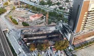 Korkutan yangının hasarı gün aydınlanınca ortaya çıktı! Plastik fabrikasının deposu kullanılamaz hale geldi #izmir