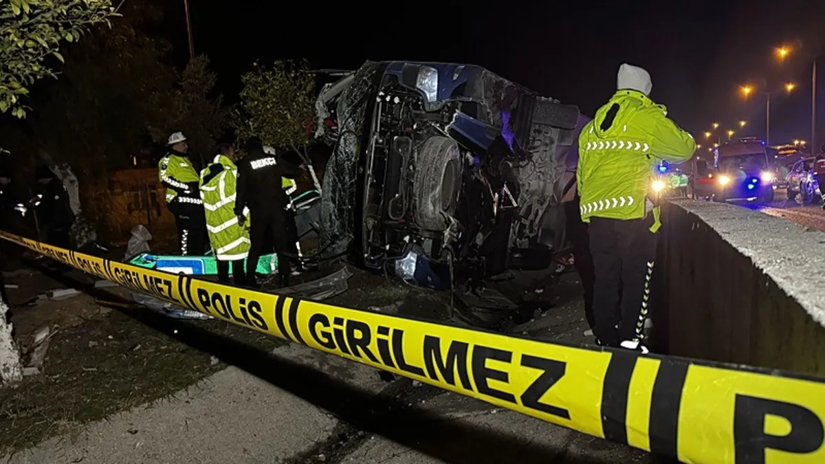 Adana’da yolcu otobüsü devrildi: 8 yaralı Adana’da yolcu otobüsü devrildi: 8 yaralı
