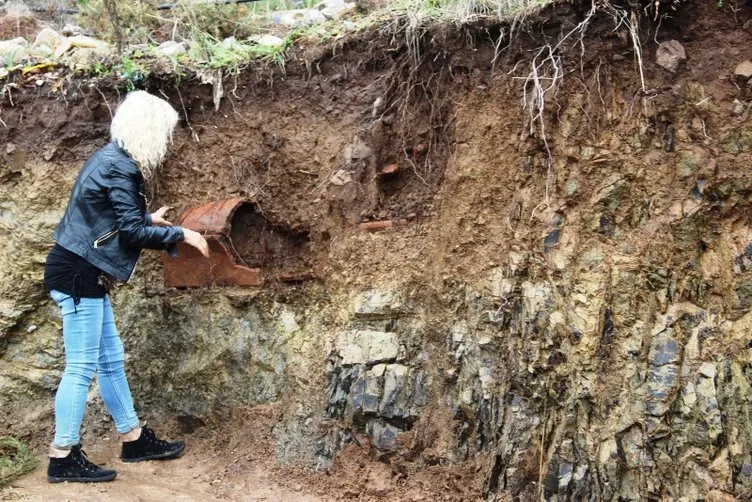 Lahit mezar selle ortaya çıktı