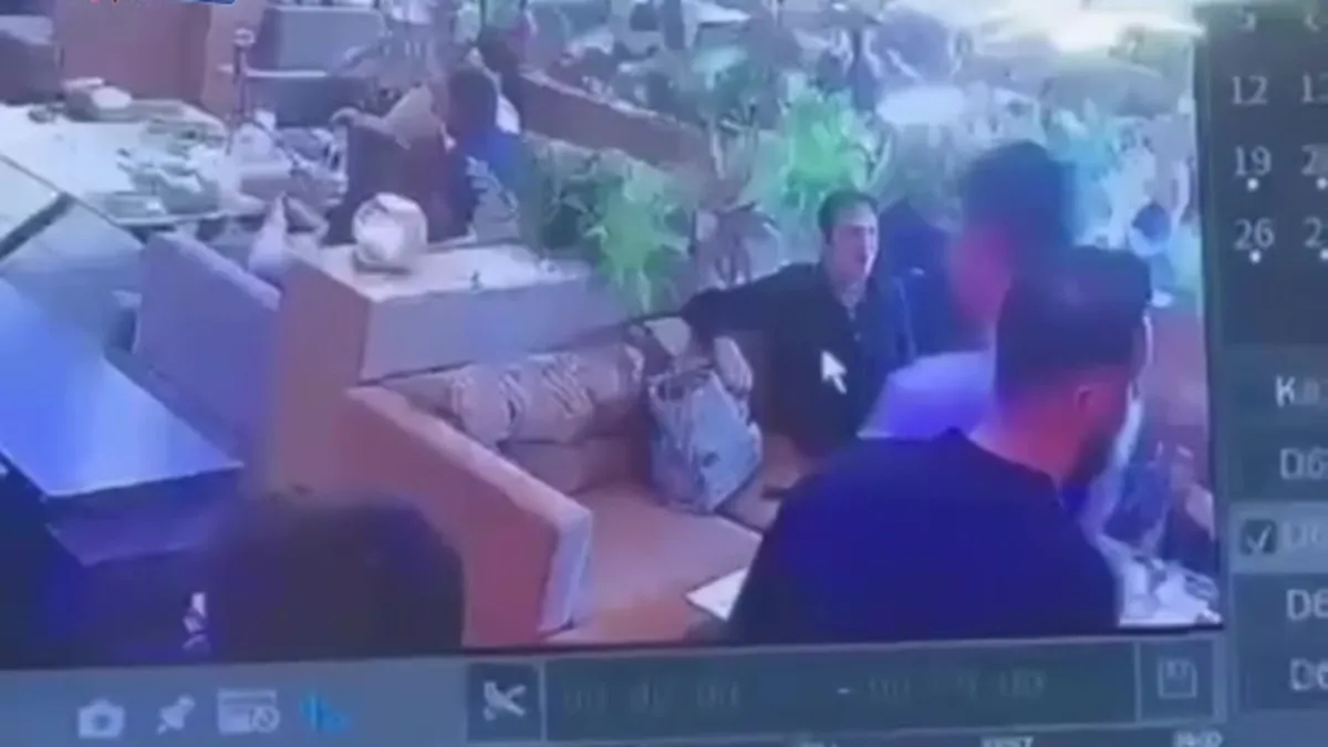 Konya’da dehşetin görüntüleri ortaya çıktı! Kuzenini kafenin ortasında defalarca bıçakladı… | Video videosunu izle Konya’da dehşetin görüntüleri ortaya çıktı! Kuzenini kafenin ortasında defalarca bıçakladı… | Video videosunu izle