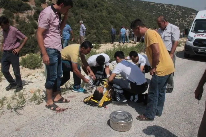 Minibüs uçuruma yuvarlandı: 8 kişi hayatını kaybetti