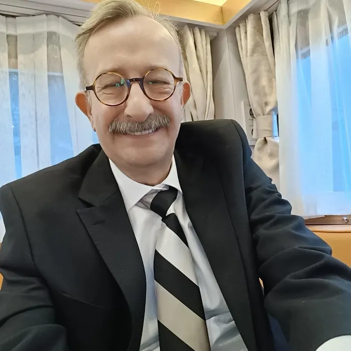 Adile Naşit’in yeğeni Naşit Özcan’dan kötü haber! Eşi son sağlık durumunu açıkladı..