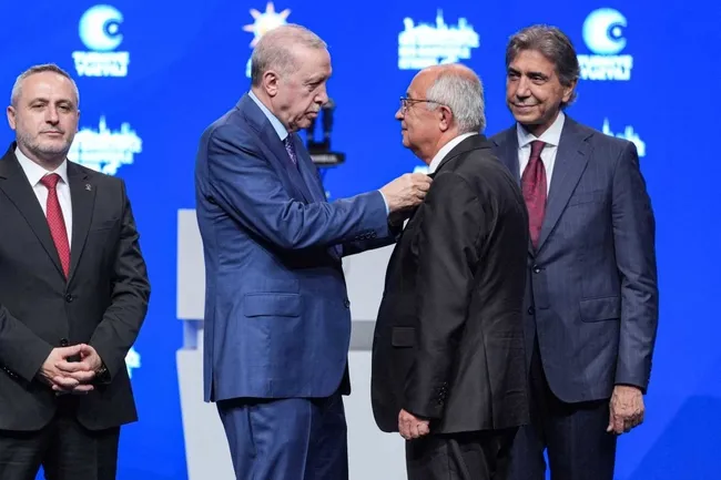 baskan-recep-tayyip-erdogan-cekmekoy-belediye-baskani-orhan-cerkezi-kabul-etti-1790947493958.jpg Başkan Recep Tayyip Erdoğan Çekmeköy Belediye Başkanı Orhan Çerkez'i kabul etti