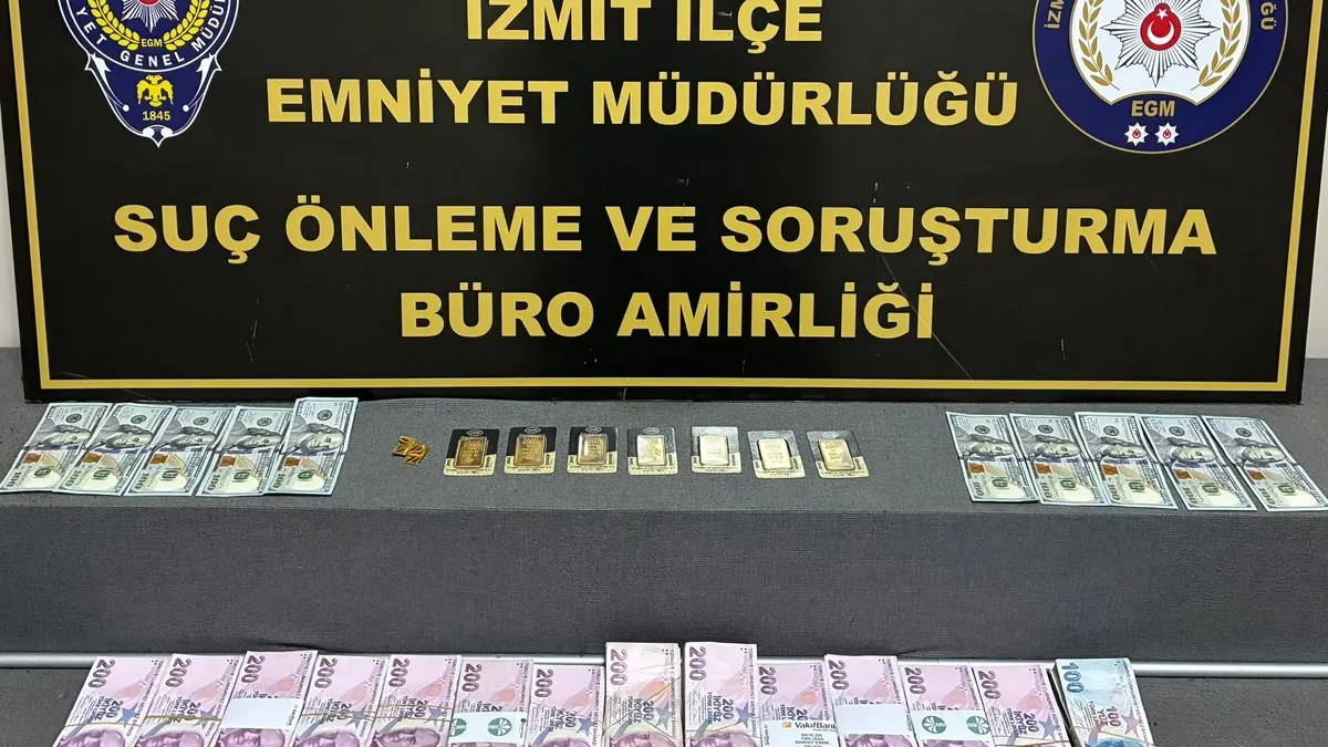 Kocaeli Emniyet Müdürlüğü ekipleri tarafından yapılan operasyonun ardından sahte altınlar ele geçirildi.