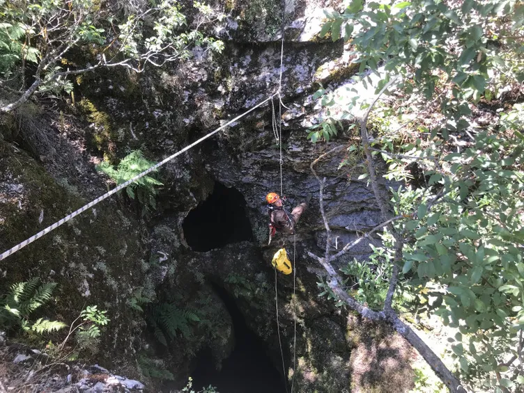 Mağarada 50 metre derinlikte bulundu: Ekipler şoke oldu… Meğer senelerdir oradaymış!