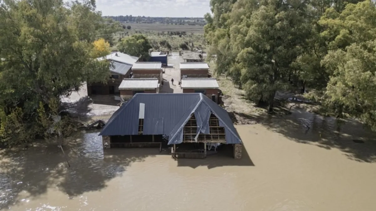 Güney Afrika’da sel felaketi! Durban’da can kaybı 4’e yükseldi Güney Afrika’da sel felaketi! Durban’da can kaybı 4’e yükseldi
