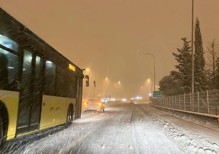 Son dakika: Meteoroloji günlerdir uyarıyordu! İstanbul’da ’AYBAR’ etkisi...Megakent karla kaplandı