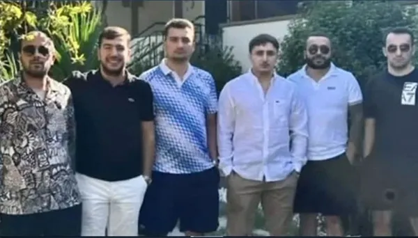 iste-o-kostebek-kanli-pusudan-once-hepsinin-fotografini-cekmis-o-fotografin-hikayesine-sabah-ulasti-1759231290810.jpg SON DAKİKA | İşte Atina'daki kanlı pusunun perde arkası: SABAH o fotoğrafın ve köstebeğin hikayesine ulaştı! Barış Boyun’un 6 adamı...