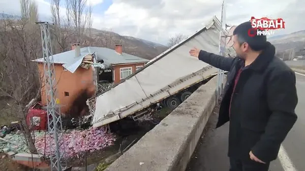 Sivas'ta faciadan dönüldü: Freni boşalan tır eve böyle çarptı | Video