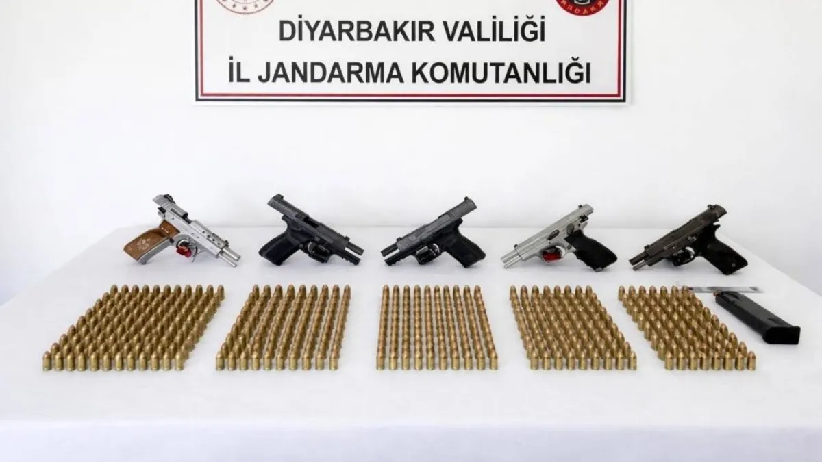 Diyarbakır’da kaçak silah ağına darbe! 62 adet silah ele geçirildi Diyarbakır’da kaçak silah ağına darbe! 62 adet silah ele geçirildi