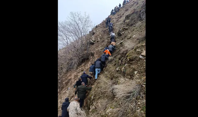 son-dakika-bitliste-can-pazari-hafif-ticari-arac-dereye-uctu-3-olu-1i-bebek-5-yarali-1771326908229.jpg (2047×1209)