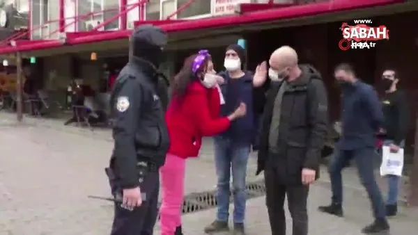 Bursa'da maskesiz kadın önce polise saldırdı ardından çığlık atarak kaçmaya başladı | Video
