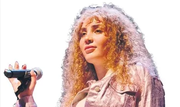 Gurbetçilere şarkı söyledi