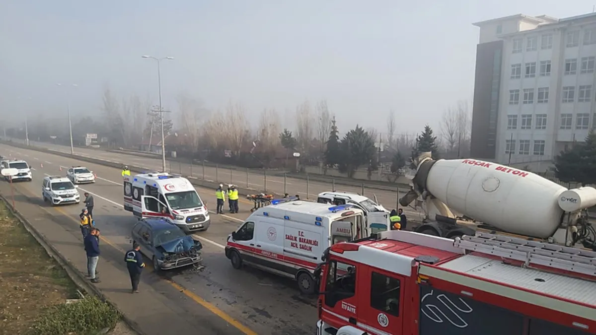 Ankara'da yoğun siste iki ayrı kaza! Çok sayıda yaralı var