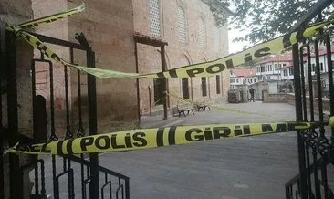 Tarihi camide bıçaklı saldırı! Bir kişi ağır yaralandı