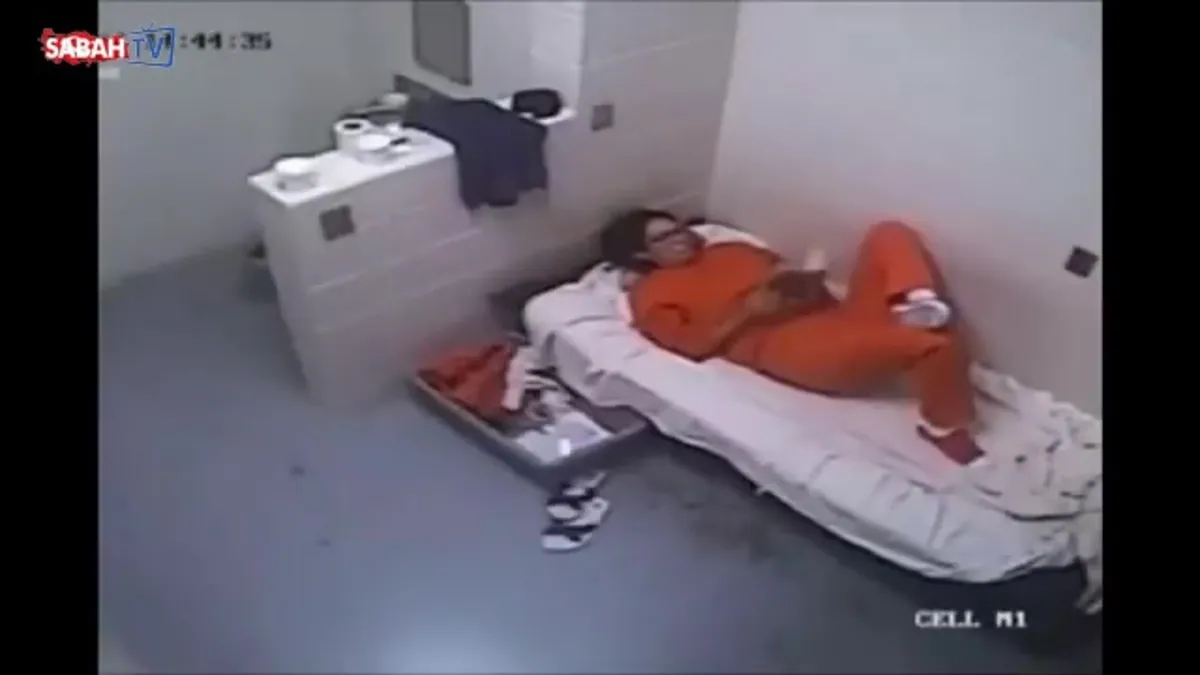 Epstein skandalının kilit isimlerinden Ghislaine Maxwell’in hapishane görüntüleri yayınlandı | Video videosunu izle Epstein skandalının kilit isimlerinden Ghislaine Maxwell’in hapishane görüntüleri yayınlandı | Video videosunu izle