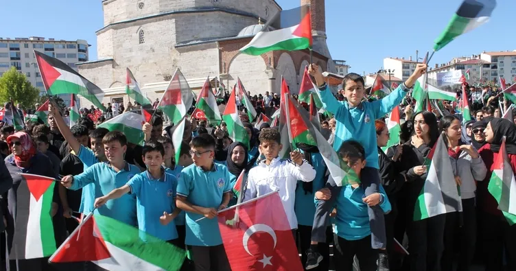 Sivas’ta 5 bin kişi Filistin için yürüdü